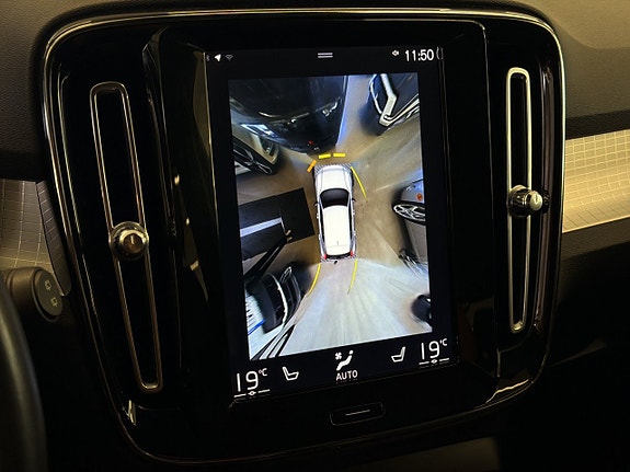 Volvo XC40 16 of 27
