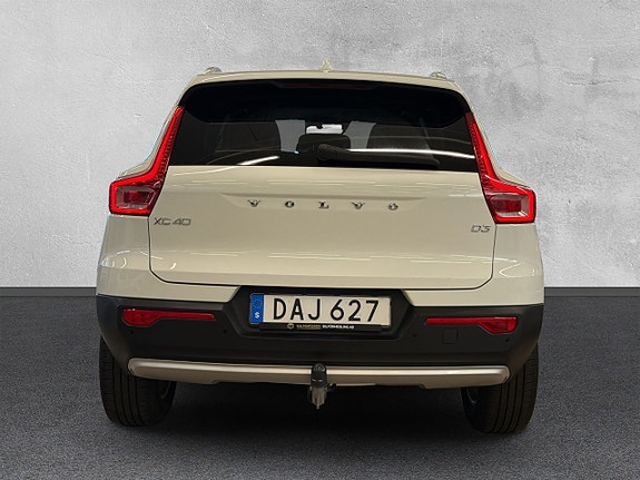 Volvo XC40 4 of 5