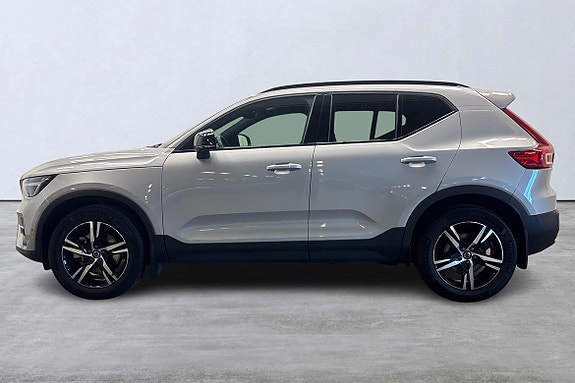Volvo XC40 2 of 5