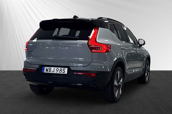Volvo EX40 3 of 10