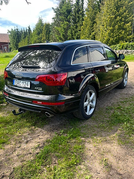 Audi Q7 3 of 5