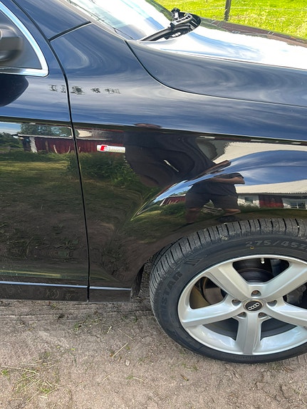 Audi Q7 4 of 5