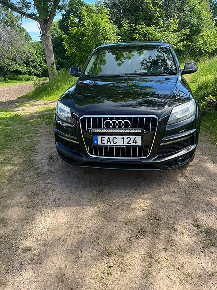 Audi Q7 2 of 5