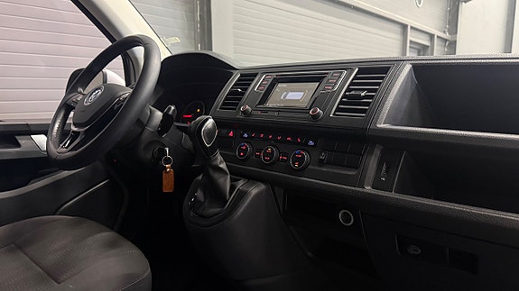 Volkswagen Caravelle 20 of 30