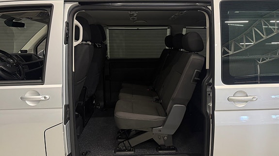 Volkswagen Caravelle 14 of 30