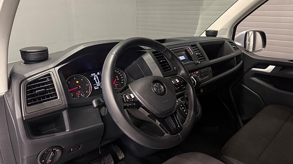 Volkswagen Caravelle 13 of 30