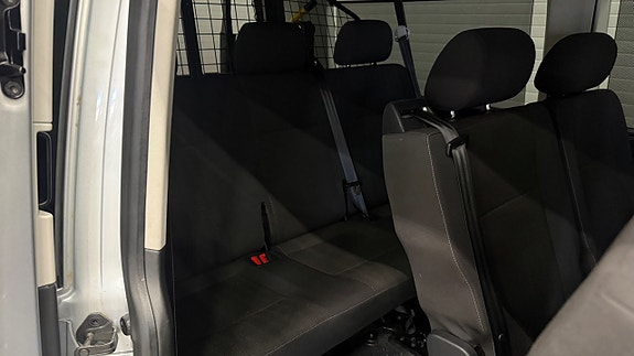 Volkswagen Caravelle 16 of 30