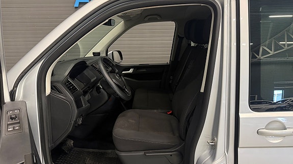 Volkswagen Caravelle 11 of 30