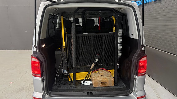 Volkswagen Caravelle 29 of 30