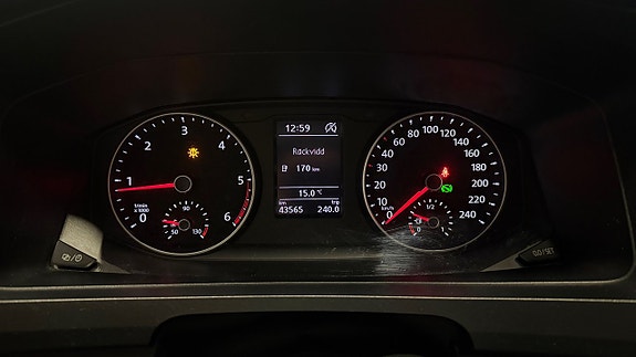 Volkswagen Caravelle 28 of 30
