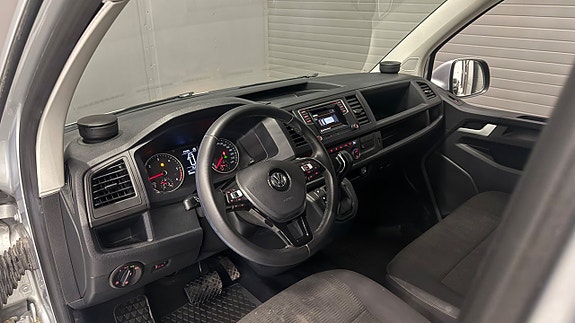 Volkswagen Caravelle 12 of 30