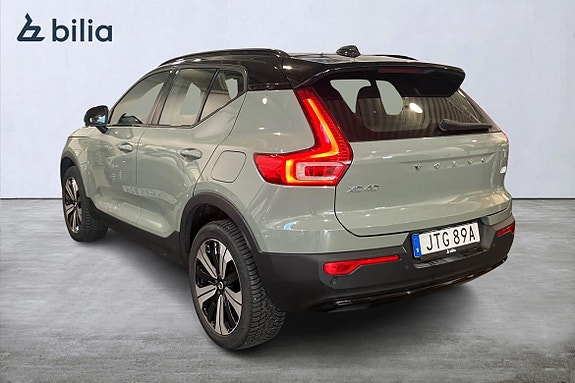 Volvo XC40 2 of 5
