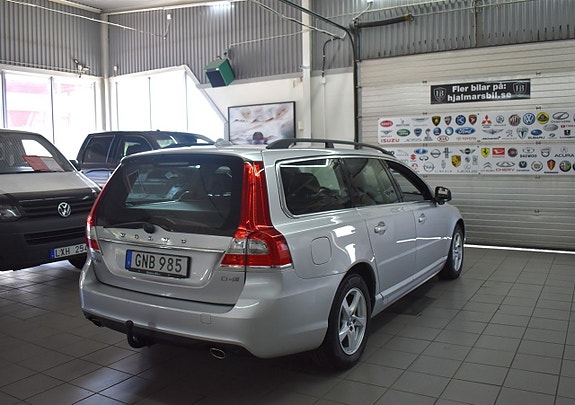Volvo V70 2 of 15