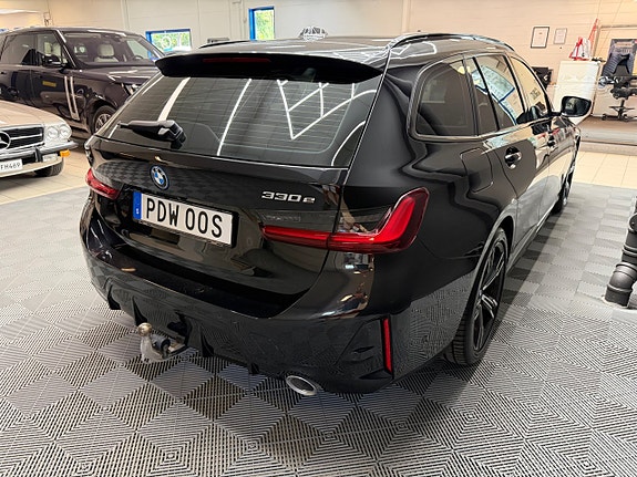 BMW 330e 5 of 10