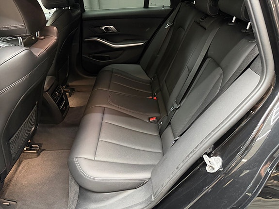 BMW 330e 10 of 10