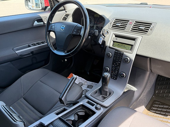 Volvo S40 12 of 30