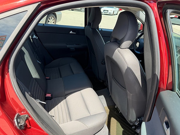 Volvo S40 13 of 30