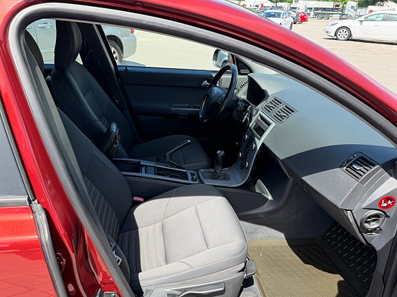 Volvo S40 10 of 30