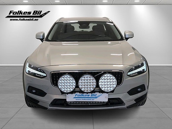Volvo V90 Cross Country 2 of 5