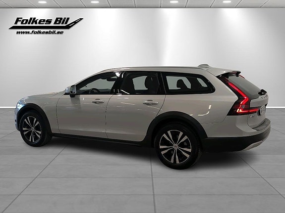 Volvo V90 Cross Country 3 of 5