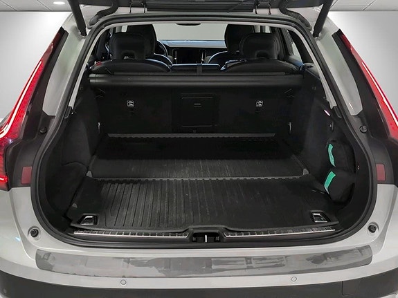 Volvo V90 Cross Country 11 of 11