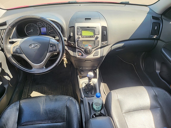 Hyundai i30 2 of 5