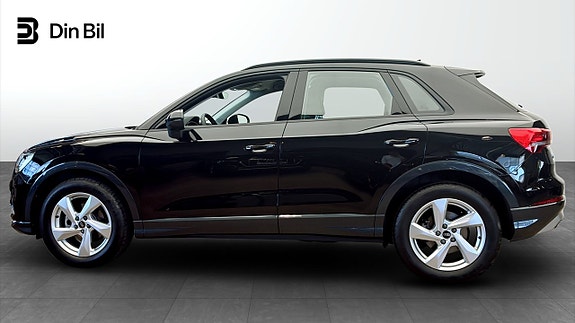 Audi Q3 2 of 5