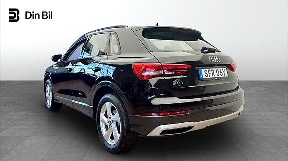 Audi Q3 3 of 5