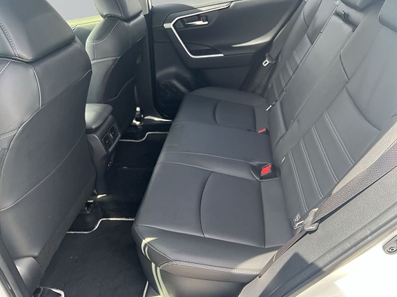 Toyota RAV4 7 of 11