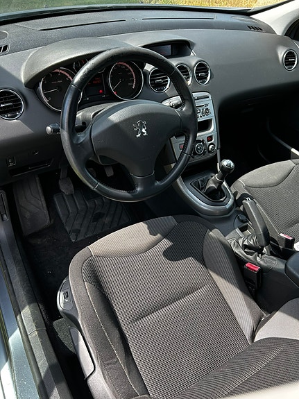 Peugeot 308 4 of 4