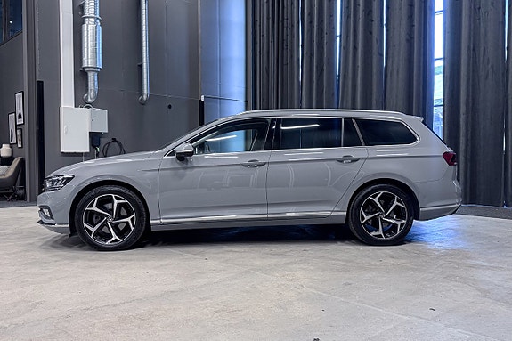 Volkswagen Passat 3 of 18