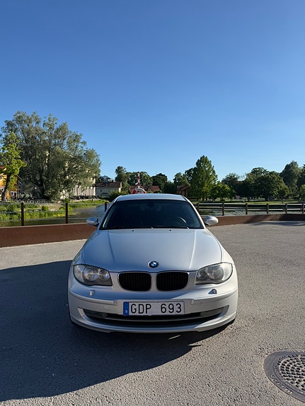 BMW 118d 2 of 13