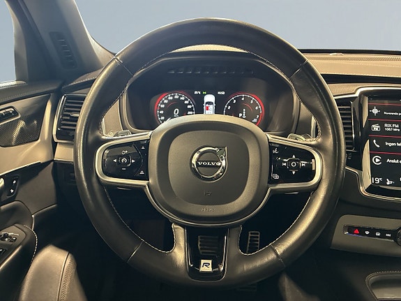 Volvo XC90 15 of 25