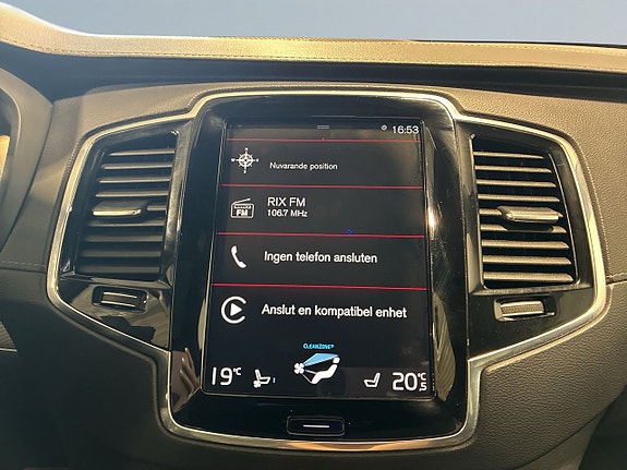 Volvo XC90 16 of 25