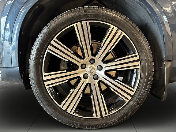 Volvo XC90 14 of 25