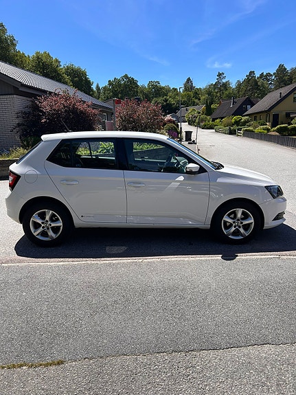 Skoda Fabia 2 of 5