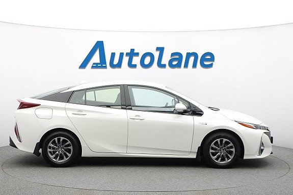 Toyota Prius 10 of 30