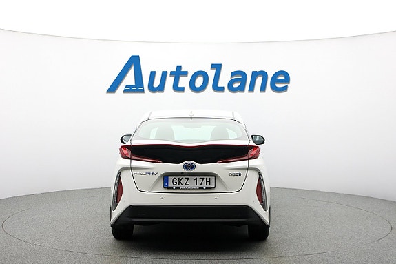Toyota Prius 8 of 30
