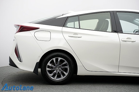 Toyota Prius 28 of 30
