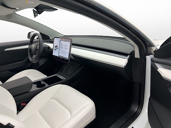 Tesla Model 3 21 of 30