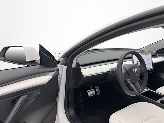 Tesla Model 3 9 of 30