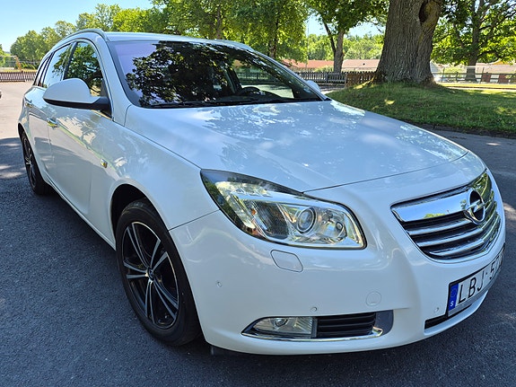 Opel Insignia 2 of 5