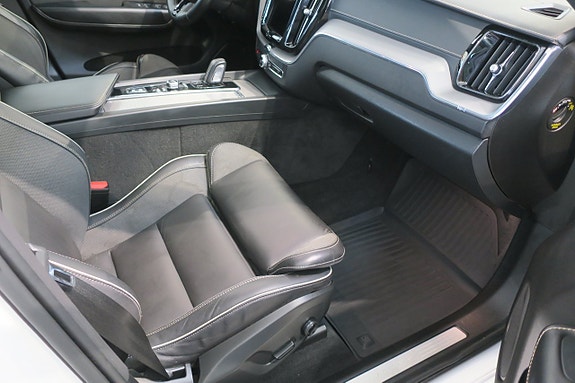 Volvo XC60 6 of 21