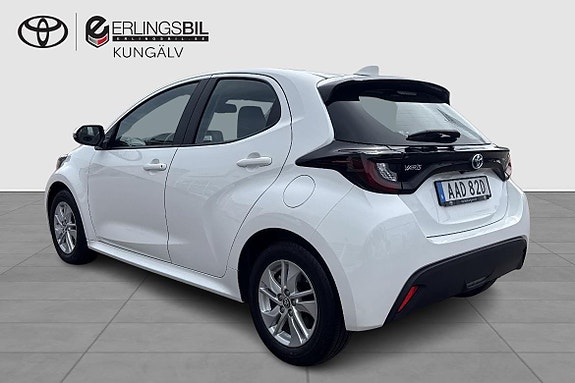 Toyota Yaris 3 of 5