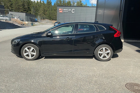 Volvo V40 2 of 30