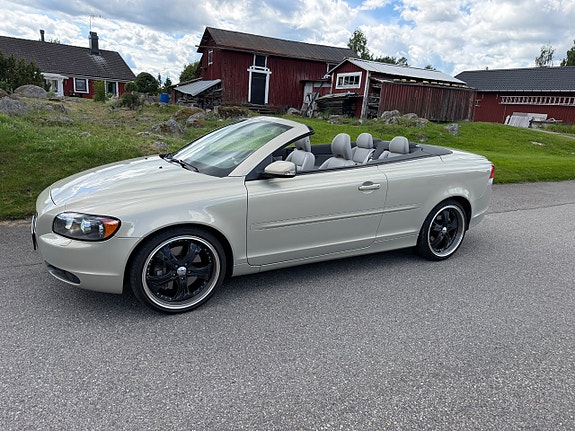 Volvo C70 3 of 5