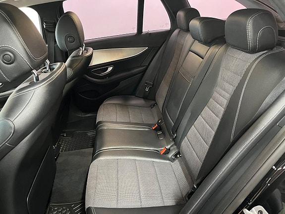 Mercedes-Benz E200 26 of 28