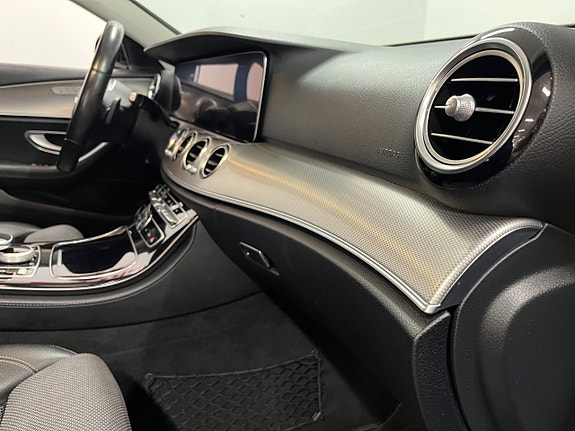 Mercedes-Benz E200 22 of 28