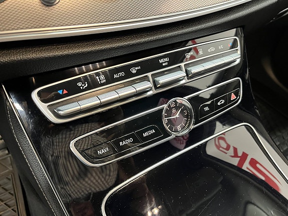 Mercedes-Benz E200 21 of 28