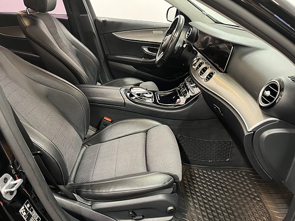 Mercedes-Benz E200 23 of 28
